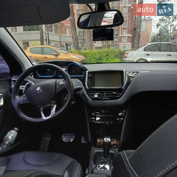 Внедорожник / Кроссовер Peugeot 2008 2015 в Ирпене
