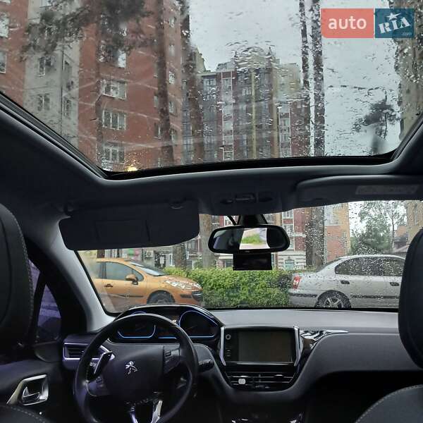Внедорожник / Кроссовер Peugeot 2008 2015 в Ирпене