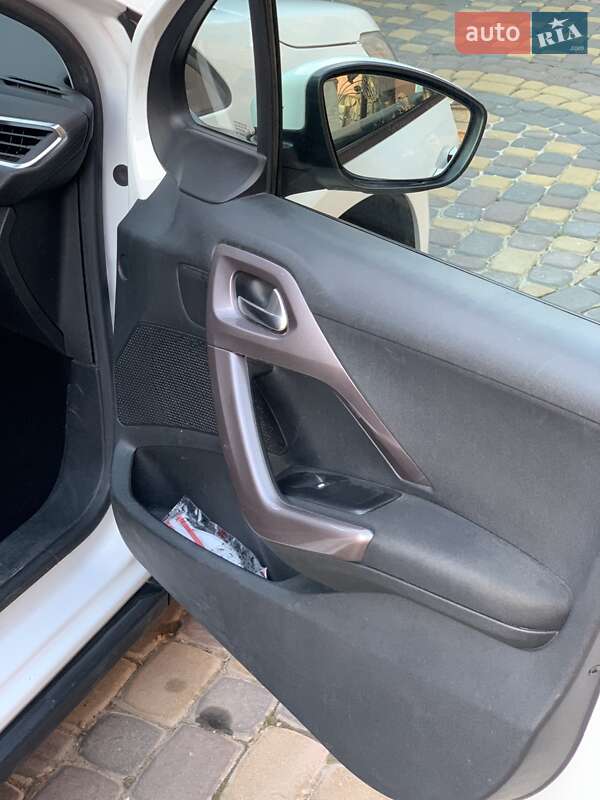 Позашляховик / Кросовер Peugeot 2008 2014 в Городку