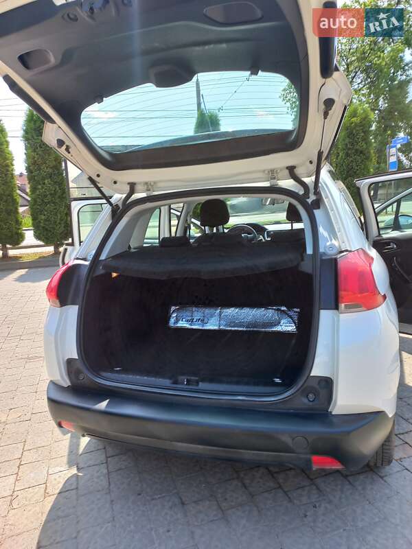 Позашляховик / Кросовер Peugeot 2008 2015 в Івано-Франківську