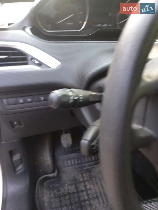 Позашляховик / Кросовер Peugeot 2008 2015 в Івано-Франківську