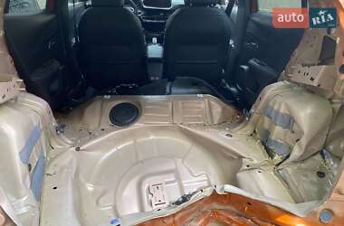 Позашляховик / Кросовер Peugeot 2008 2021 в 