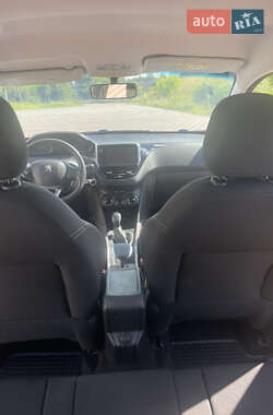Позашляховик / Кросовер Peugeot 2008 2015 в 