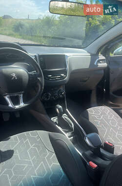 Позашляховик / Кросовер Peugeot 2008 2015 в 