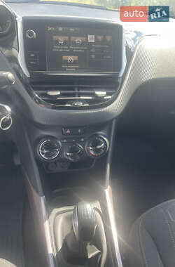 Позашляховик / Кросовер Peugeot 2008 2015 в 