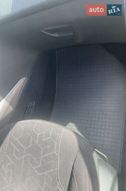 Позашляховик / Кросовер Peugeot 2008 2015 в 