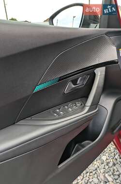 Позашляховик / Кросовер Peugeot 2008 2022 в 