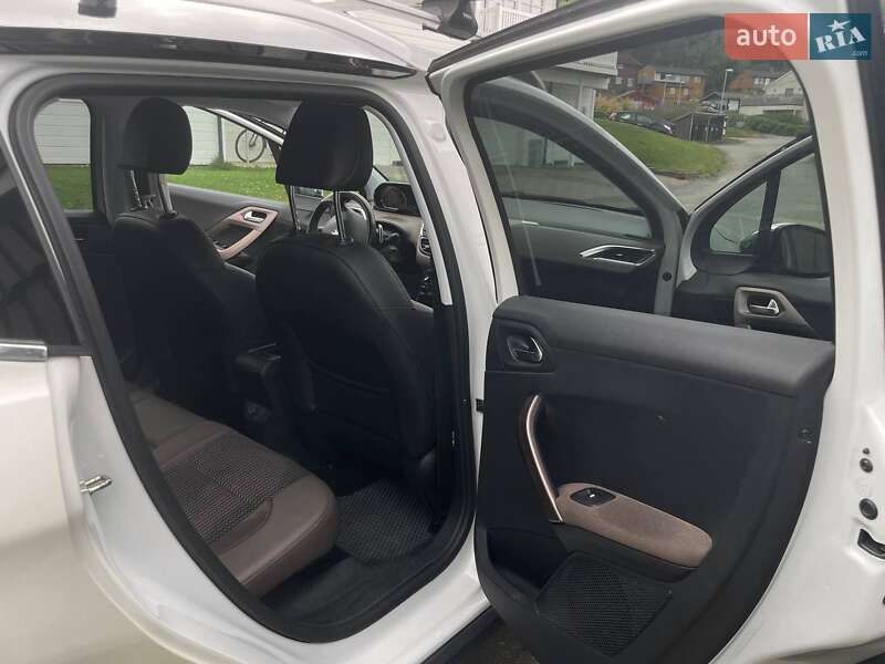Внедорожник / Кроссовер Peugeot 2008 2013 в Киеве