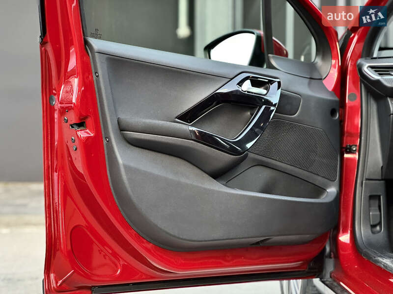 Позашляховик / Кросовер Peugeot 2008 2019 в Києві фото 15 Позашляховик / Кросовер Peugeot 2008 2019 в Києві