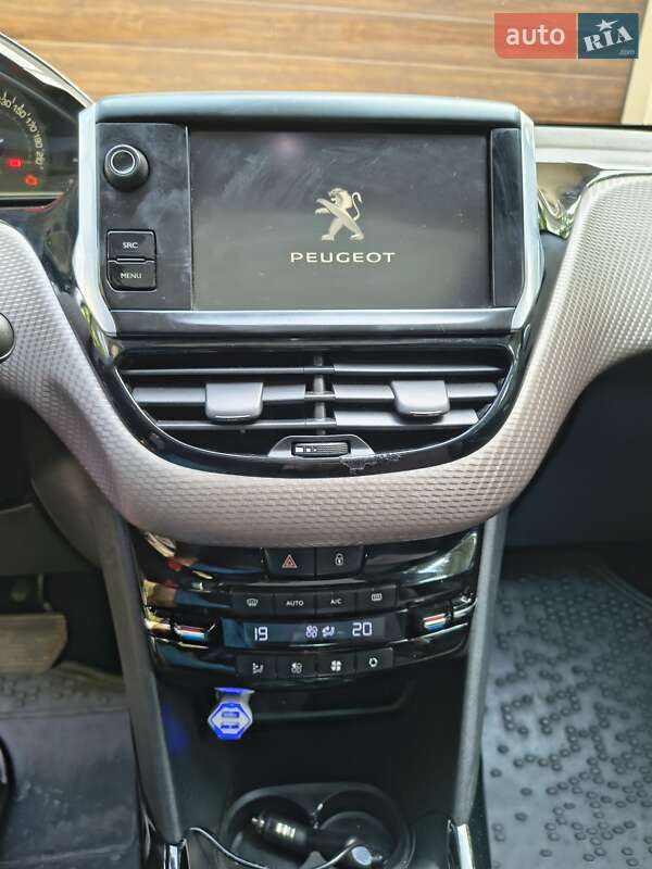 Позашляховик / Кросовер Peugeot 2008 2015 в Івано-Франківську фото 17 Позашляховик / Кросовер Peugeot 2008 2015 в Івано-Франківську