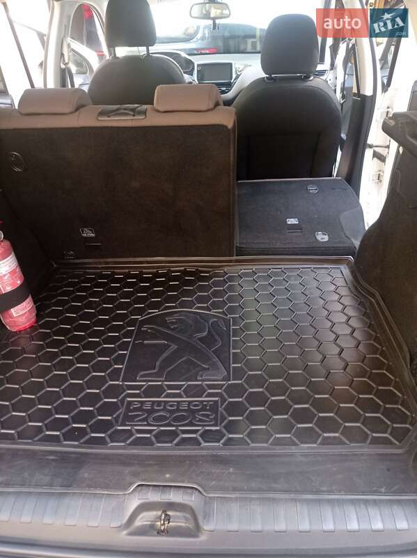 Позашляховик / Кросовер Peugeot 2008 2015 в Івано-Франківську фото 28 Позашляховик / Кросовер Peugeot 2008 2015 в Івано-Франківську