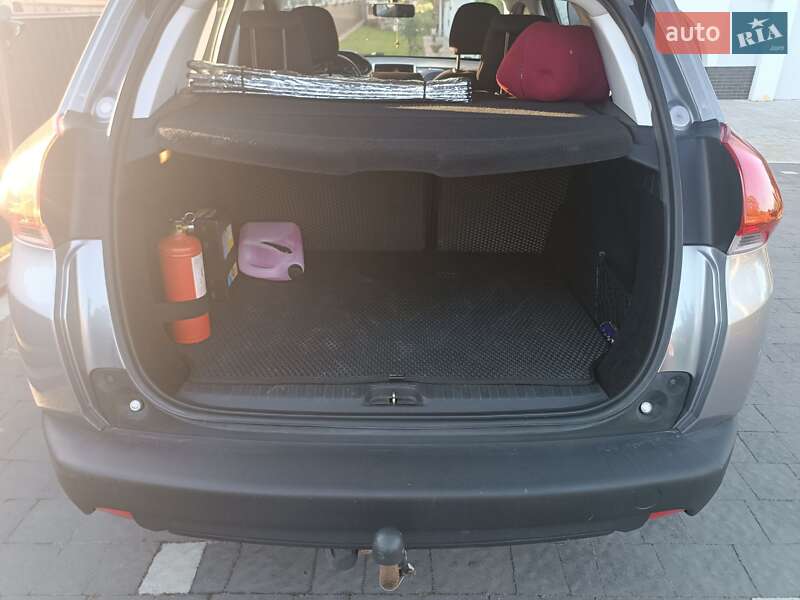Позашляховик / Кросовер Peugeot 2008 2014 в Львові фото 5 Позашляховик / Кросовер Peugeot 2008 2014 в Львові