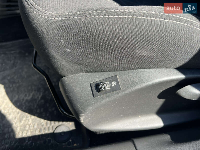 Внедорожник / Кроссовер Peugeot 2008 2017 в Киеве