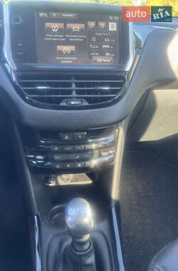 Позашляховик / Кросовер Peugeot 2008 2015 в  фото 7 Позашляховик / Кросовер Peugeot 2008 2015 в