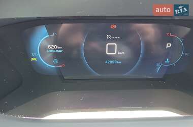 Внедорожник / Кроссовер Peugeot 2008 2021 в 