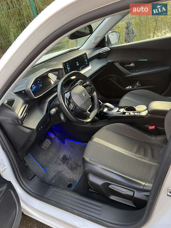 Позашляховик / Кросовер Peugeot 2008 2021 в Києві фото 5 Позашляховик / Кросовер Peugeot 2008 2021 в Києві
