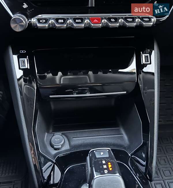 Внедорожник / Кроссовер Peugeot 2008 2021 в Киеве