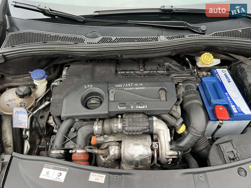 Внедорожник / Кроссовер Peugeot 2008 2013 в Бердичеве