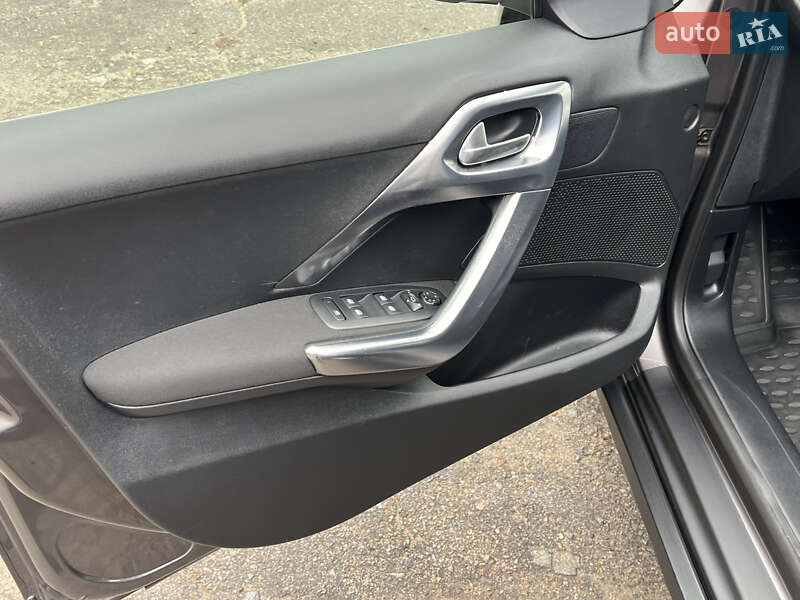 Внедорожник / Кроссовер Peugeot 2008 2013 в Бердичеве