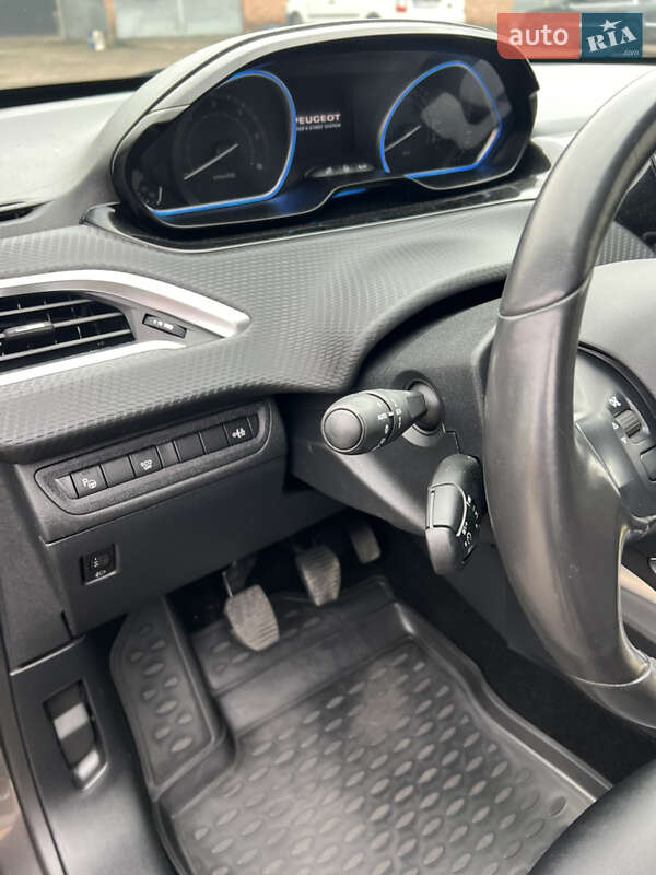 Внедорожник / Кроссовер Peugeot 2008 2013 в Бердичеве