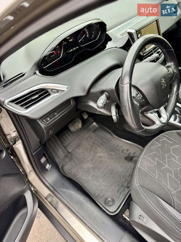 Внедорожник / Кроссовер Peugeot 2008 2017 в Николаеве