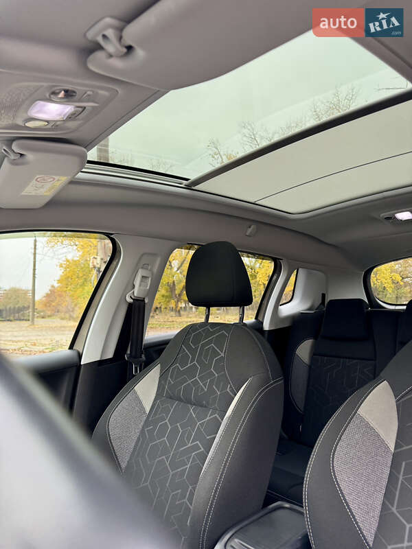 Внедорожник / Кроссовер Peugeot 2008 2017 в Николаеве