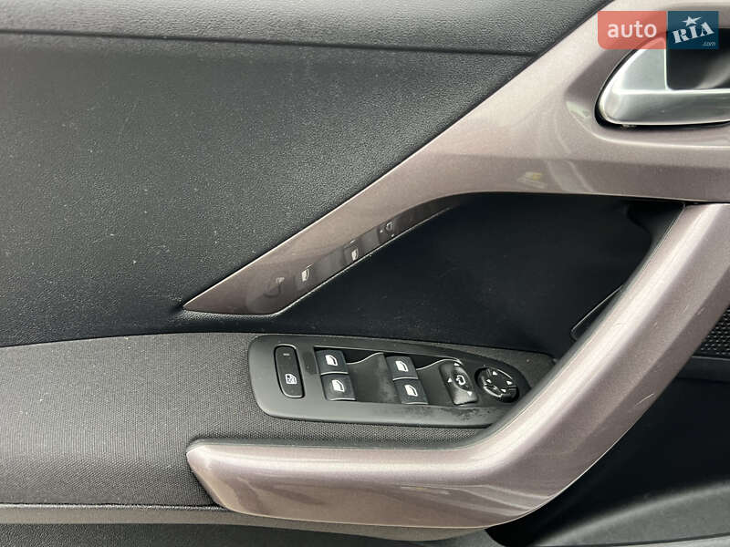 Внедорожник / Кроссовер Peugeot 2008 2015 в Дрогобыче