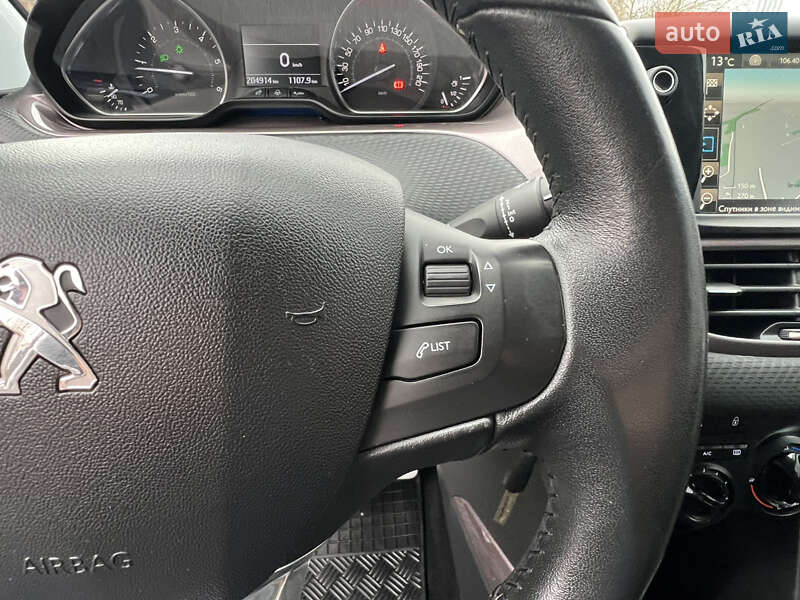 Внедорожник / Кроссовер Peugeot 2008 2015 в Дрогобыче