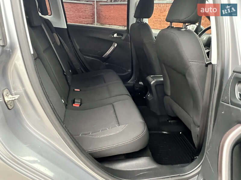 Внедорожник / Кроссовер Peugeot 2008 2015 в Дрогобыче