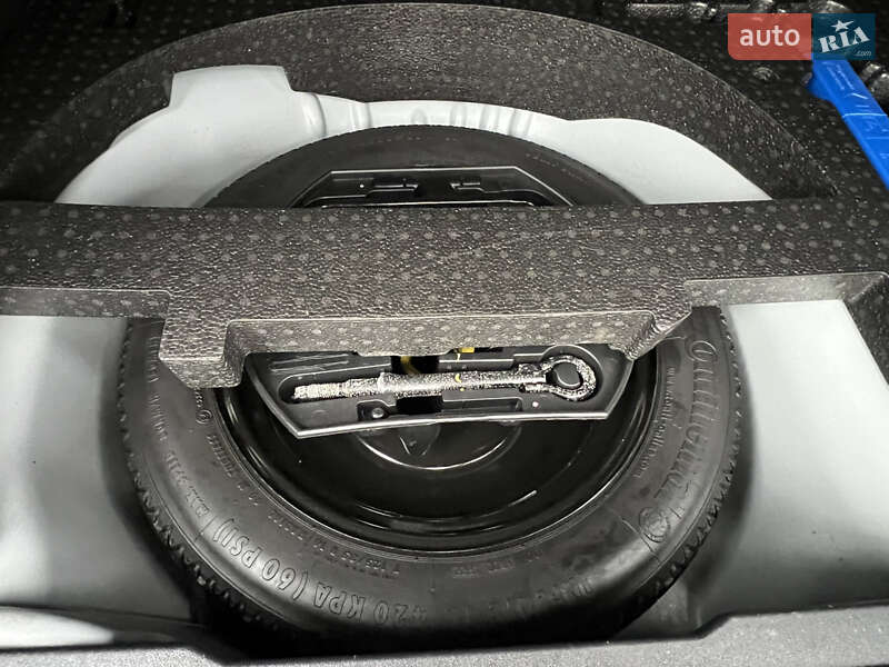 Внедорожник / Кроссовер Peugeot 2008 2015 в Дрогобыче