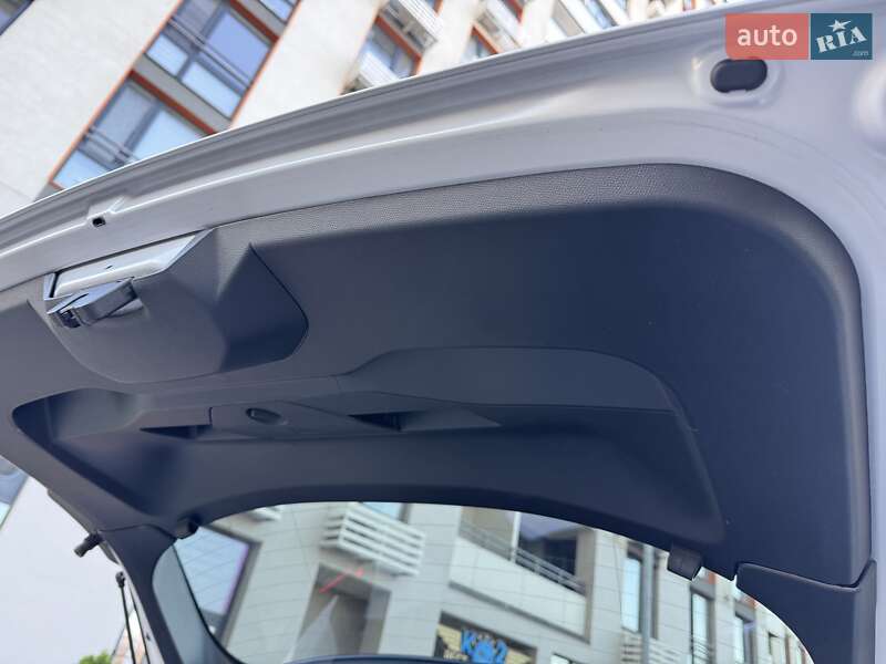 Внедорожник / Кроссовер Peugeot 2008 2023 в Киеве