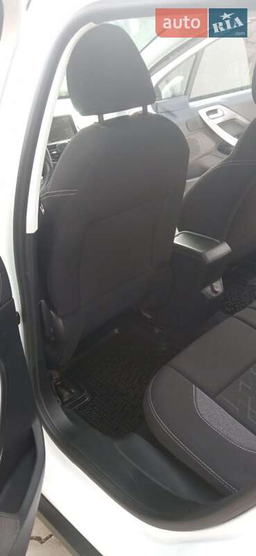 Внедорожник / Кроссовер Peugeot 2008 2017 в Луцке фото 45 Внедорожник / Кроссовер Peugeot 2008 2017 в Луцке