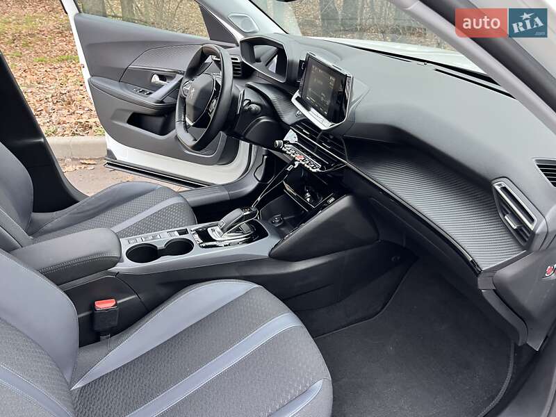 Внедорожник / Кроссовер Peugeot 2008 2020 в Киеве