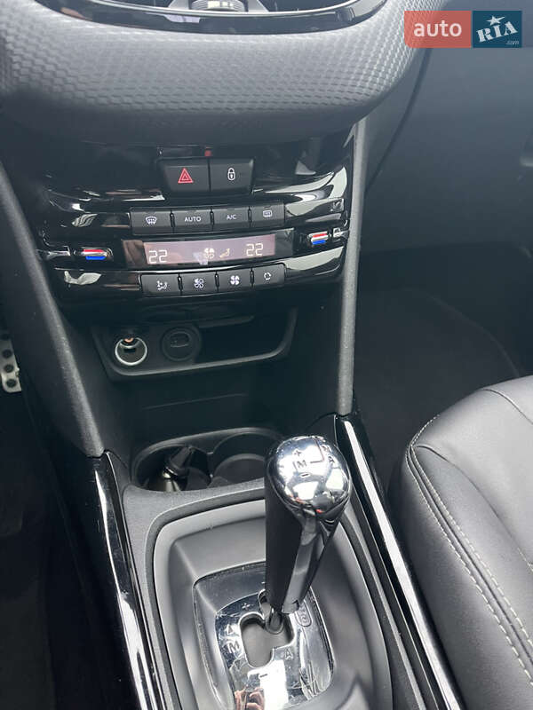 Внедорожник / Кроссовер Peugeot 2008 2015 в Киеве фото 23 Внедорожник / Кроссовер Peugeot 2008 2015 в Киеве