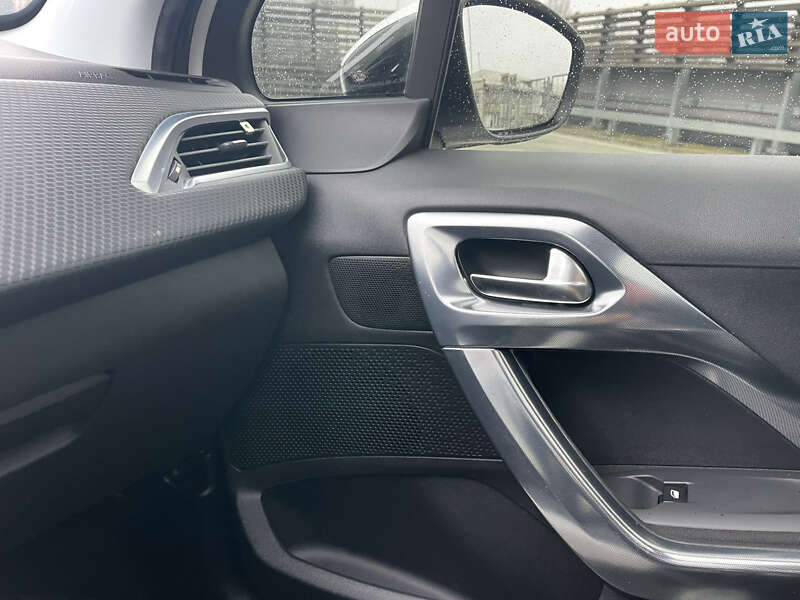 Внедорожник / Кроссовер Peugeot 2008 2015 в Киеве фото 24 Внедорожник / Кроссовер Peugeot 2008 2015 в Киеве