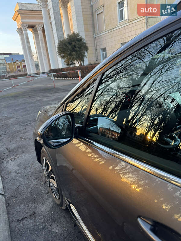 Внедорожник / Кроссовер Peugeot 2008 2015 в Староконстантинове