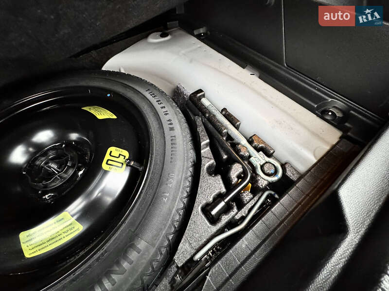 Внедорожник / Кроссовер Peugeot 2008 2021 в Киеве