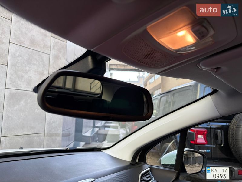 Внедорожник / Кроссовер Peugeot 2008 2019 в Киеве