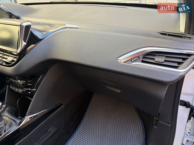 Внедорожник / Кроссовер Peugeot 2008 2019 в Киеве