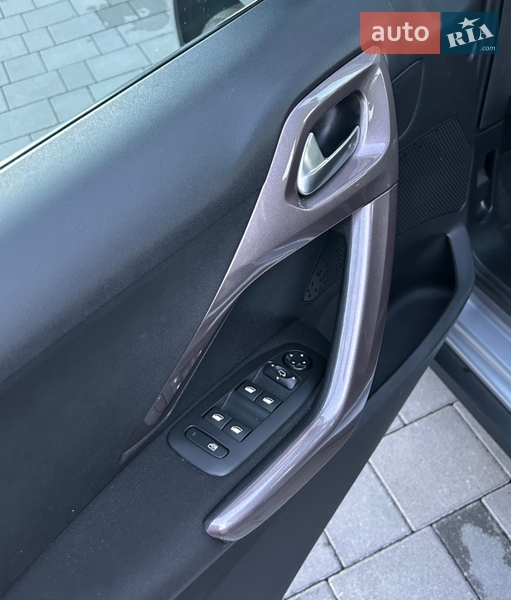 Внедорожник / Кроссовер Peugeot 2008 2016 в Шепетовке