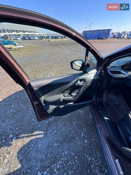 Позашляховик / Кросовер Peugeot 2008 2013 в Львові