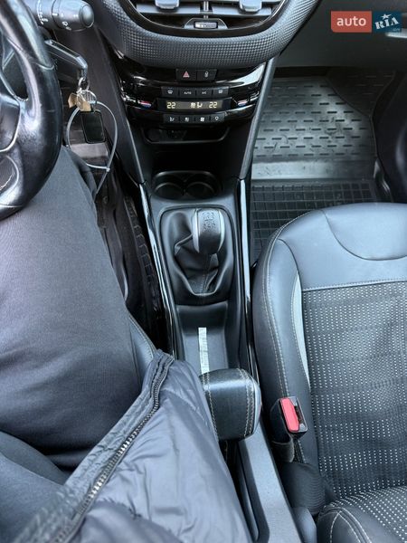 Внедорожник / Кроссовер Peugeot 2008 2017 в Тернополе