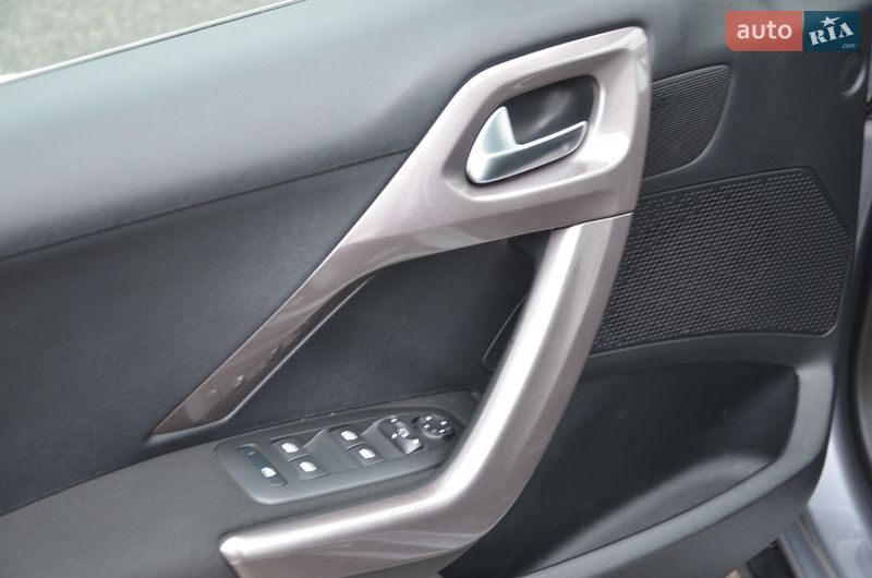 Внедорожник / Кроссовер Peugeot 2008 2016 в Киеве