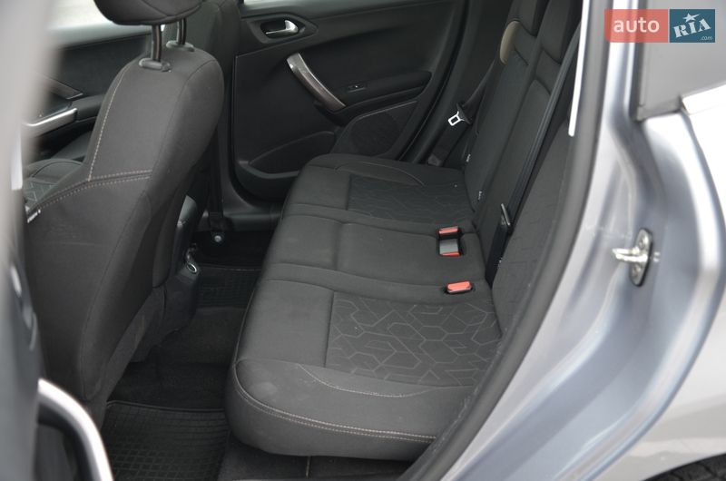 Внедорожник / Кроссовер Peugeot 2008 2016 в Киеве