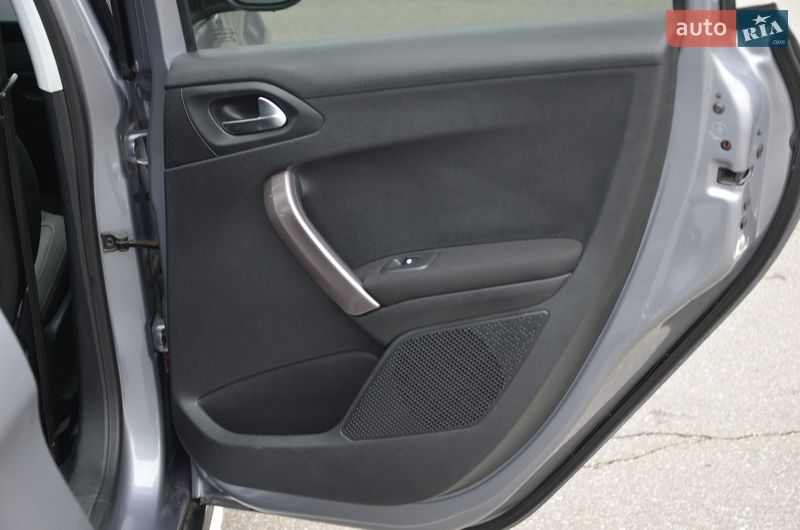 Внедорожник / Кроссовер Peugeot 2008 2016 в Киеве