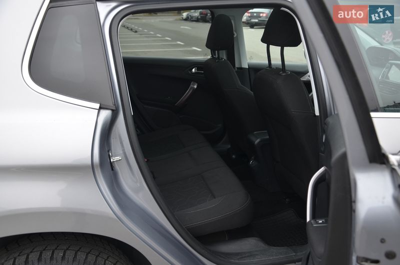 Внедорожник / Кроссовер Peugeot 2008 2016 в Киеве