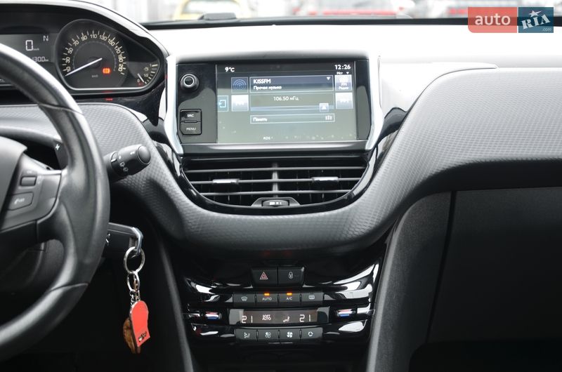 Внедорожник / Кроссовер Peugeot 2008 2016 в Киеве