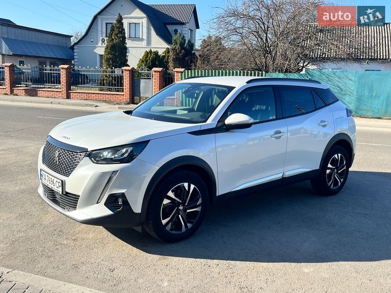 Внедорожник / Кроссовер Peugeot 2008 2020 в Киеве