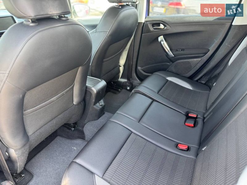 Внедорожник / Кроссовер Peugeot 2008 2015 в Стрые