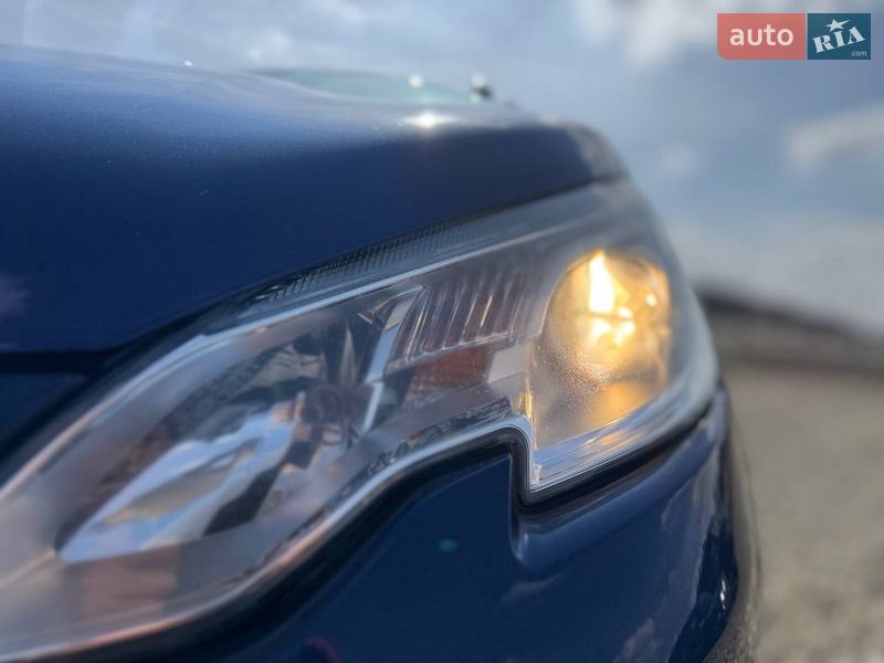 Внедорожник / Кроссовер Peugeot 2008 2015 в Стрые